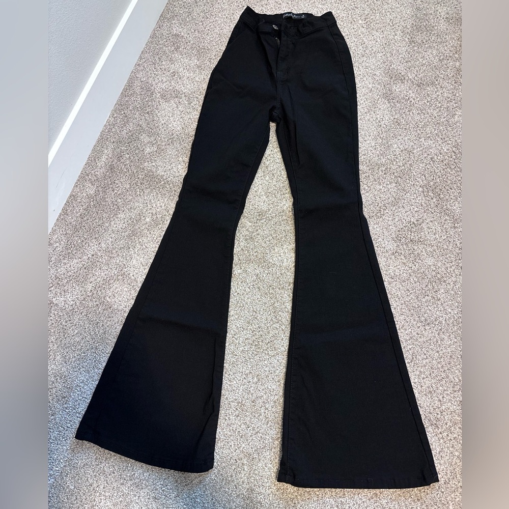 Willow Boutique Flared stretchy Pants size medium